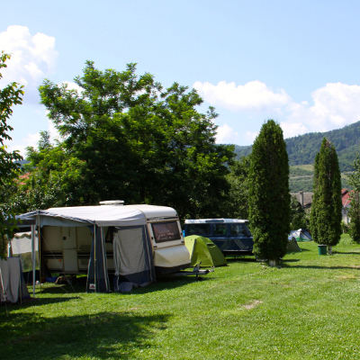Zonă de campare corturi